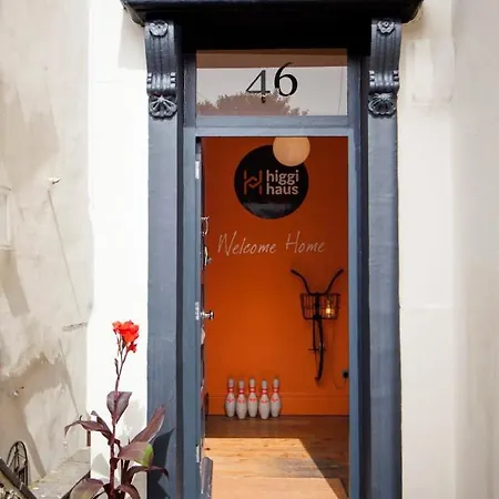Higgihaus #46 2-4 Bed Small Groups Hip Location Sleeps 4 - 10 Бристоль