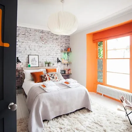 بيت للعطل Higgihaus #46 2-4 Bed Small Groups Hip Location Sleeps 4 - 10 بريستول