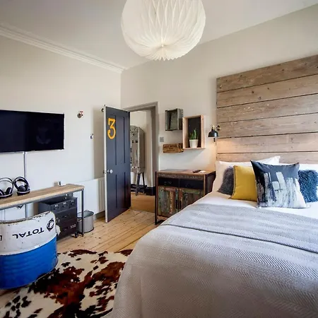 Дом отдыха Higgihaus #46 2-4 Bed Small Groups Hip Location Sleeps 4 - 10 *