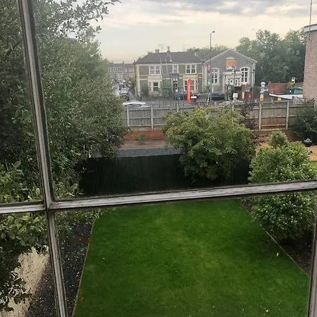 Higgihaus #46 2-4 Bed Small Groups Hip Location Sleeps 4 - 10 * بريستول