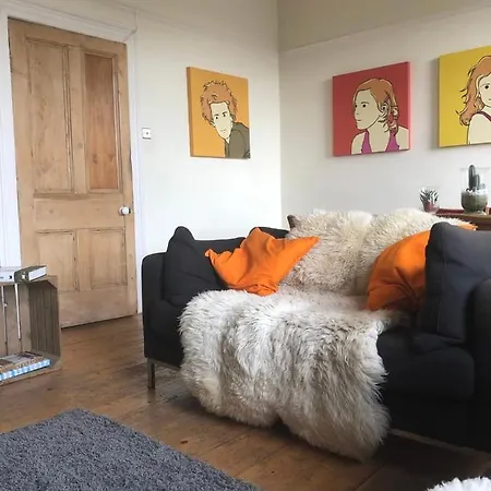 Higgihaus #46 2-4 Bed Small Groups Hip Location Sleeps 4 - 10 Дом отдыха Бристоль