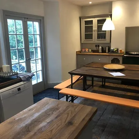 Дом отдыха Higgihaus #46 2-4 Bed Small Groups Hip Location Sleeps 4 - 10 *